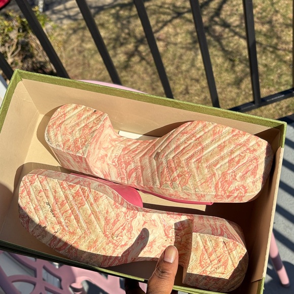 Gucci Coral Pink Marble Logo Block Heel Rubber Slides in box - Picture 9 of 12